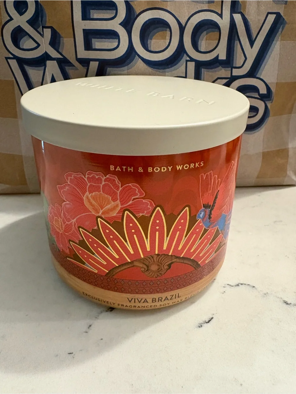 Bath & Body Works Coral and Peach 3-Wick Candle - Viva Brazil